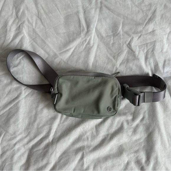 Lululemon Light Grey Everywhere Belt Bag - Picture 1 of 5